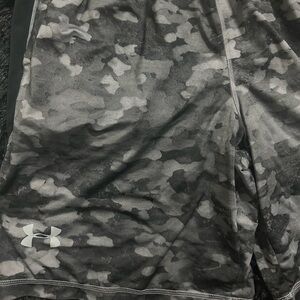 Under Armour Gray Camo Men’s Shorts Size XL